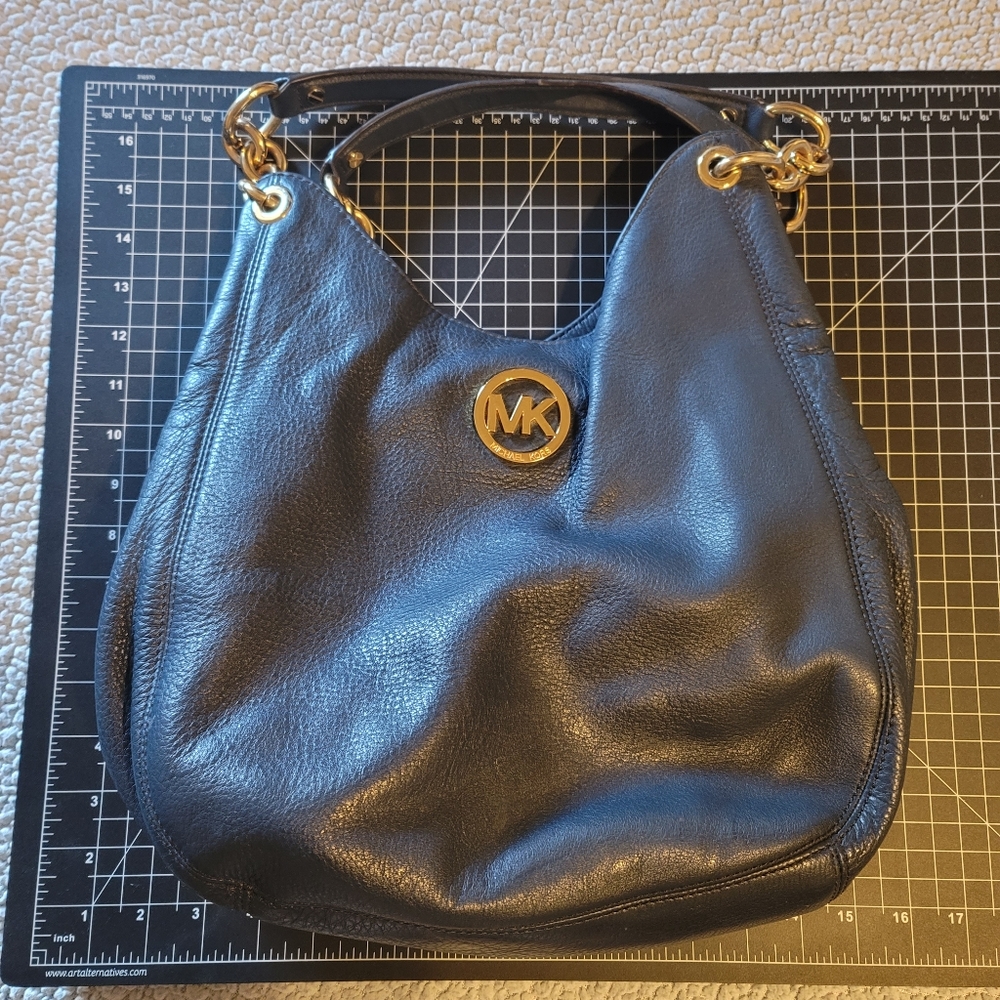 MK Hobo Bag w/Gold Chain Links Dark Blue